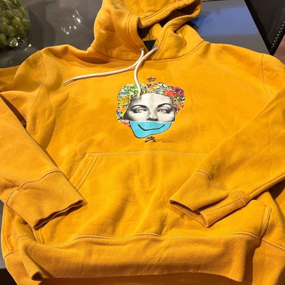 Nike SB rare The Killing Floor gold Yellow Graphic Hoodie size xs worn once